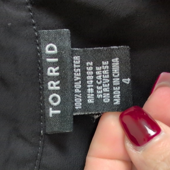Torrid Blouse. Size 4. EUC - Picture 7 of 7